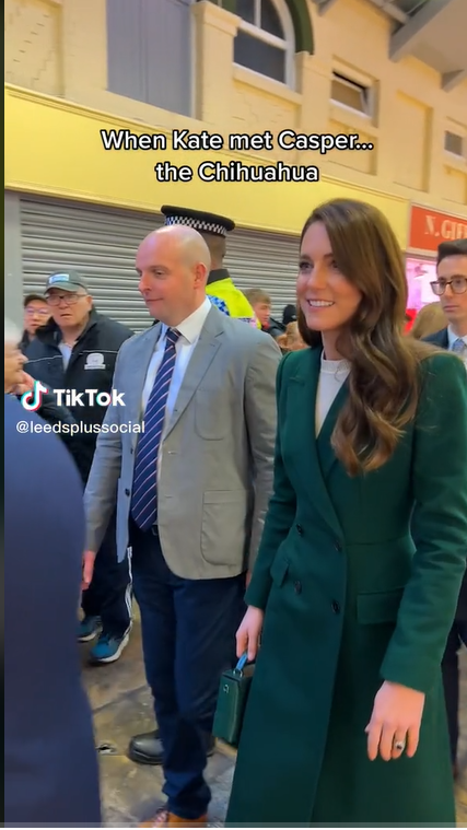 Kate Middleton meets a Dog